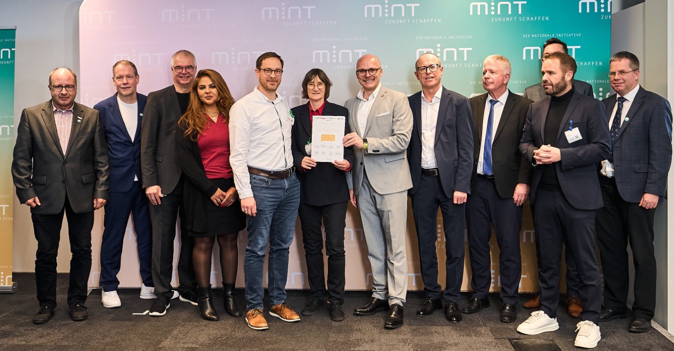 Erneute Ehrung der TGRS Weichs als "MINT freundliche Schule" und "Digitale Schule“"